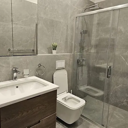 Deluxe Flat With Garden_tirana Тирана